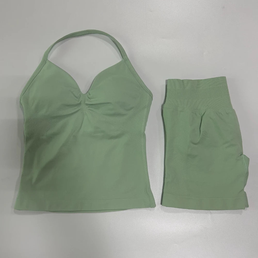 2-Piece Women’s Seamless Gym Set – Tank Top & Scrunch Shorts