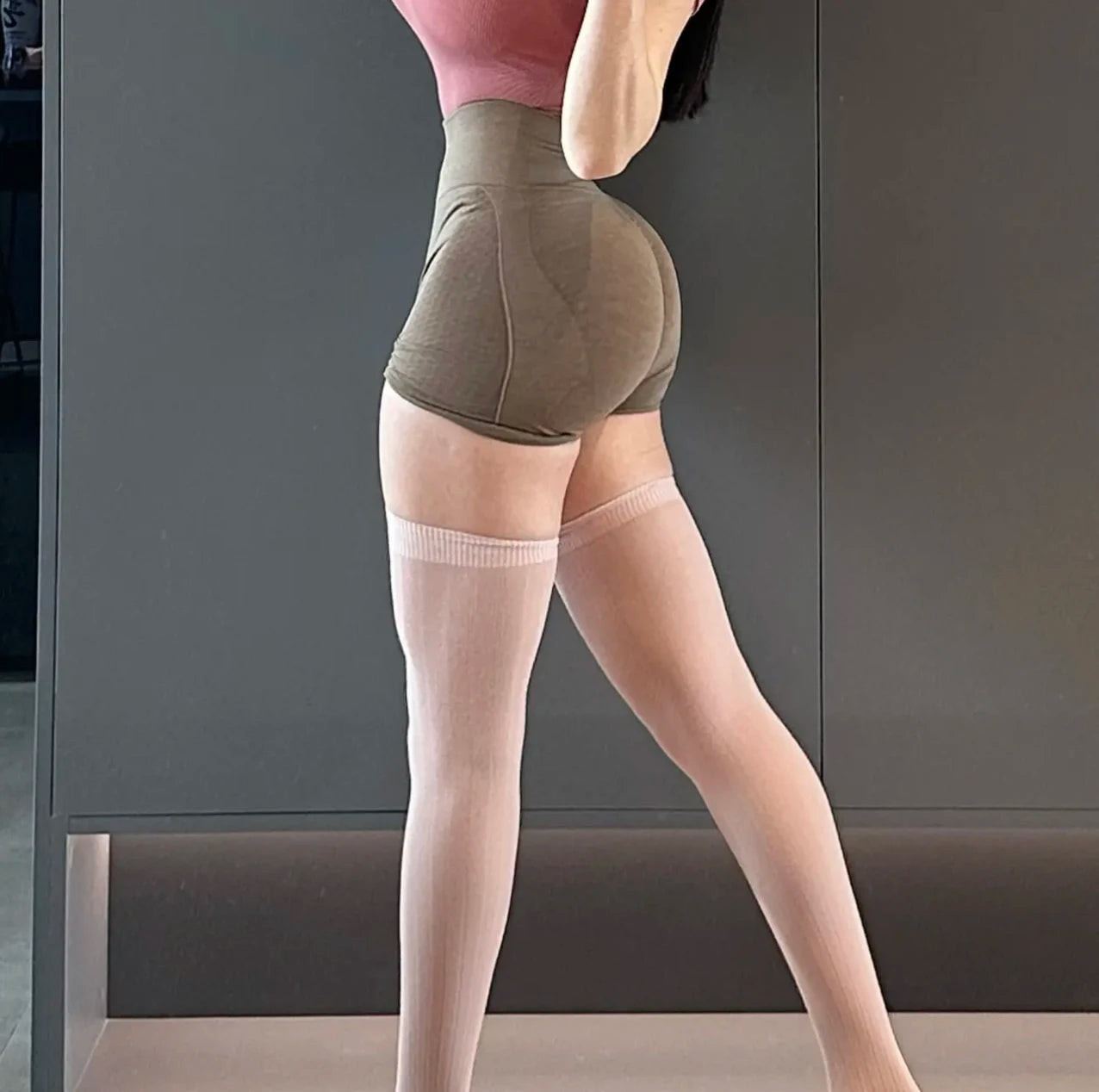 Seamless Jacquard Yoga Pants – Hip Lifting Fitness Short