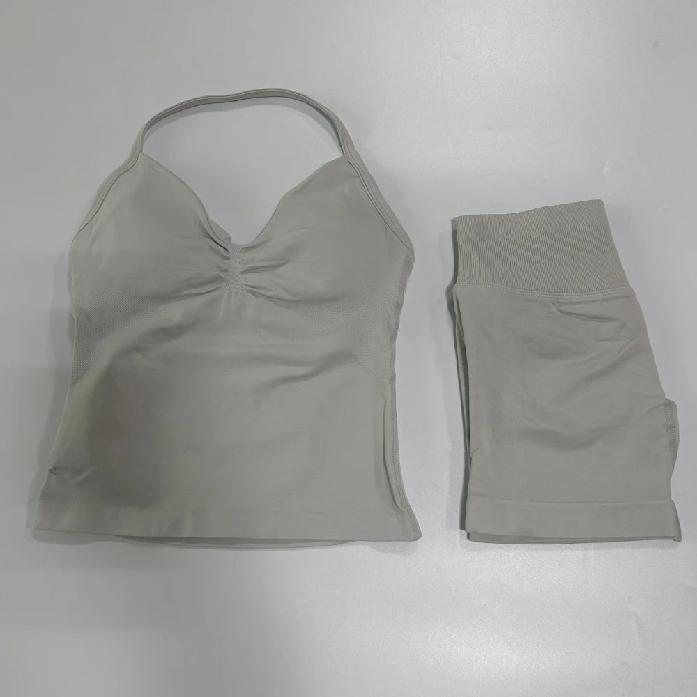 2-Piece Women’s Seamless Gym Set – Tank Top & Scrunch Shorts